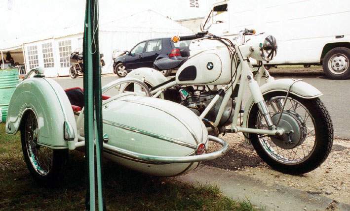 Une blanche